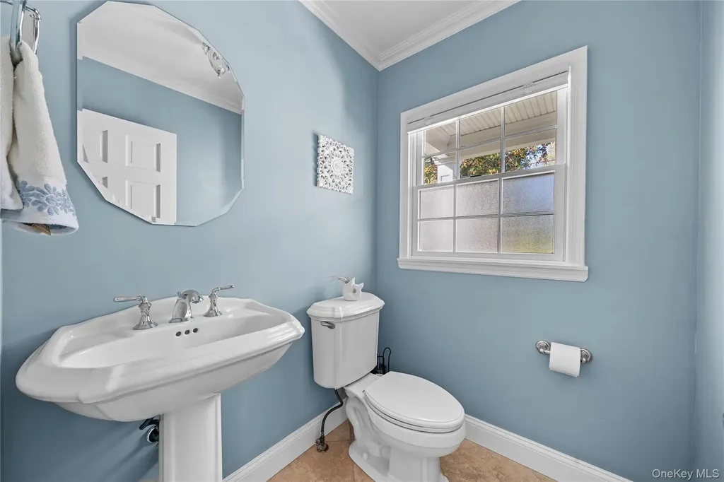 156 Cabot Road Massapequa NY 11758
