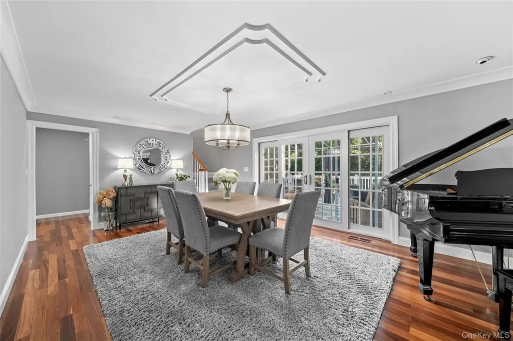 156 Cabot Road Massapequa NY 11758