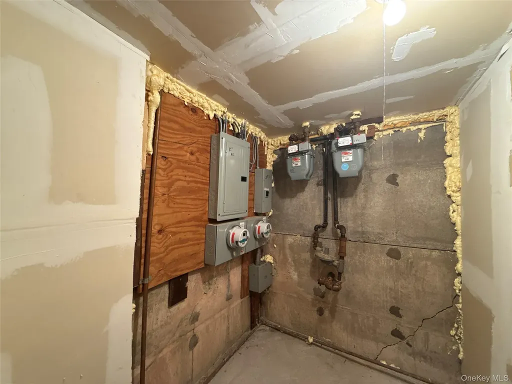19005 48th Avenue Fresh Meadows NY 11365