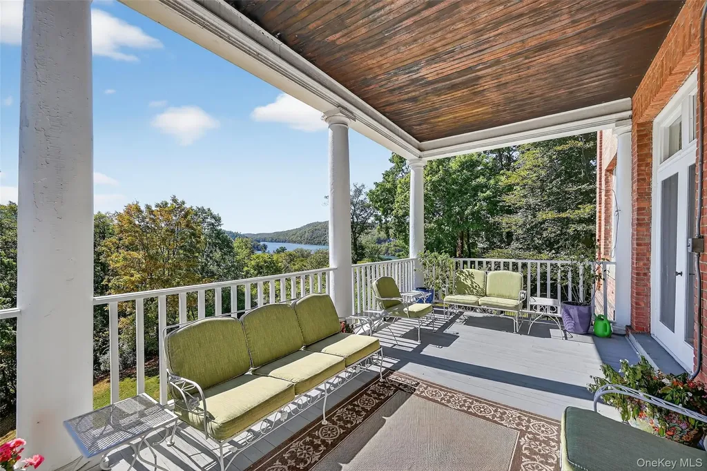 74 Tower Hill Loop E Tuxedo Park NY 10987