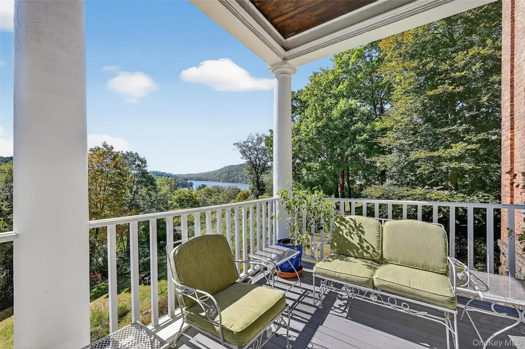 74 Tower Hill Loop E Tuxedo Park NY 10987