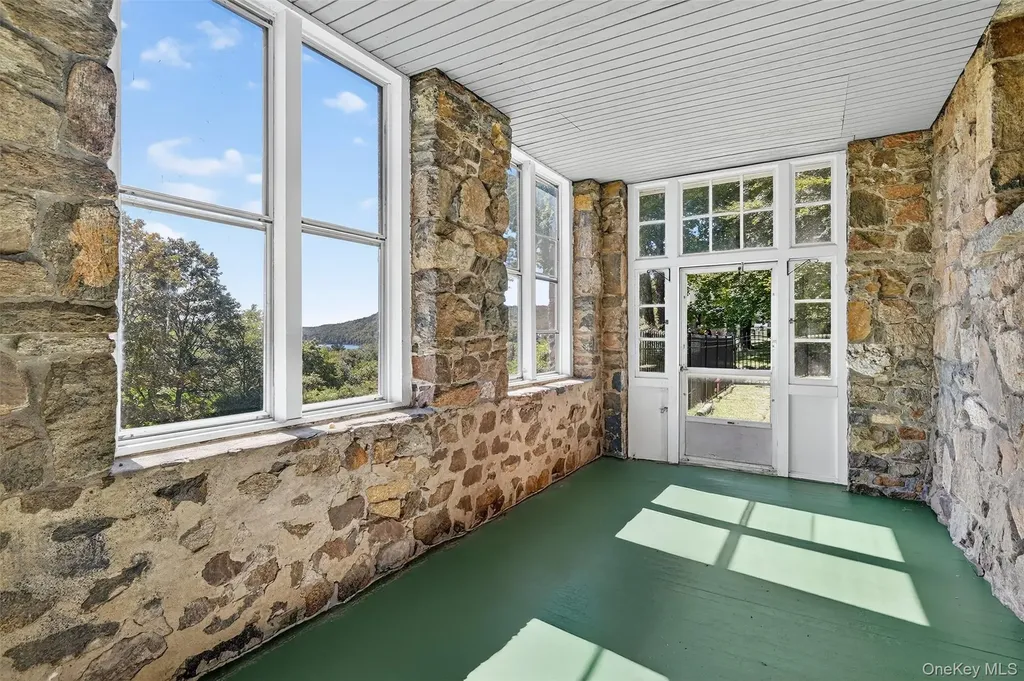 74 Tower Hill Loop E Tuxedo Park NY 10987