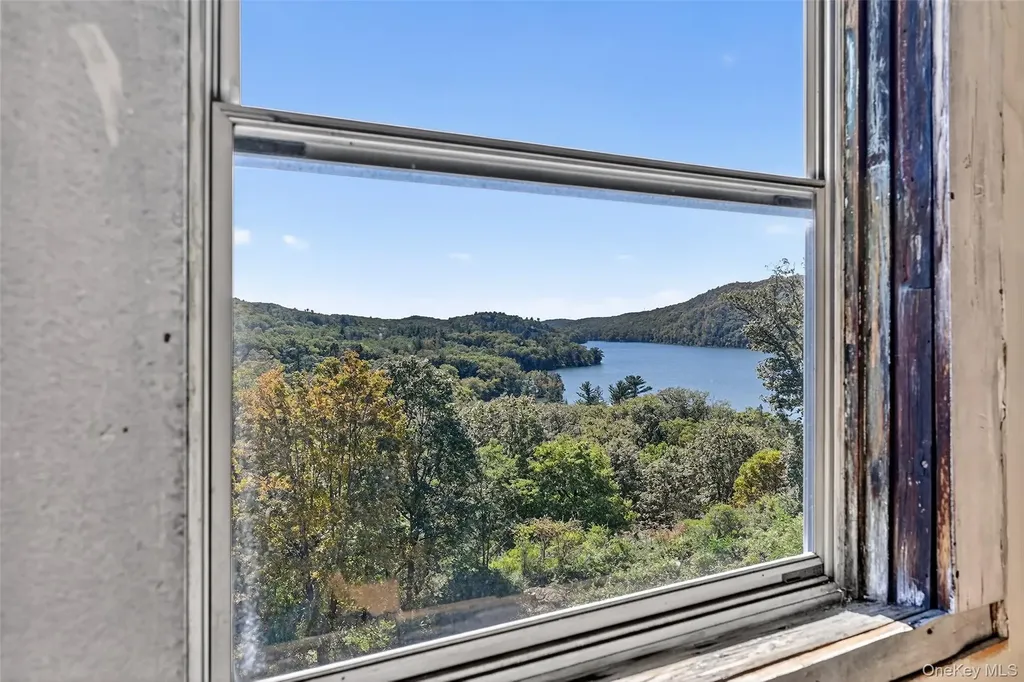 74 Tower Hill Loop E Tuxedo Park NY 10987