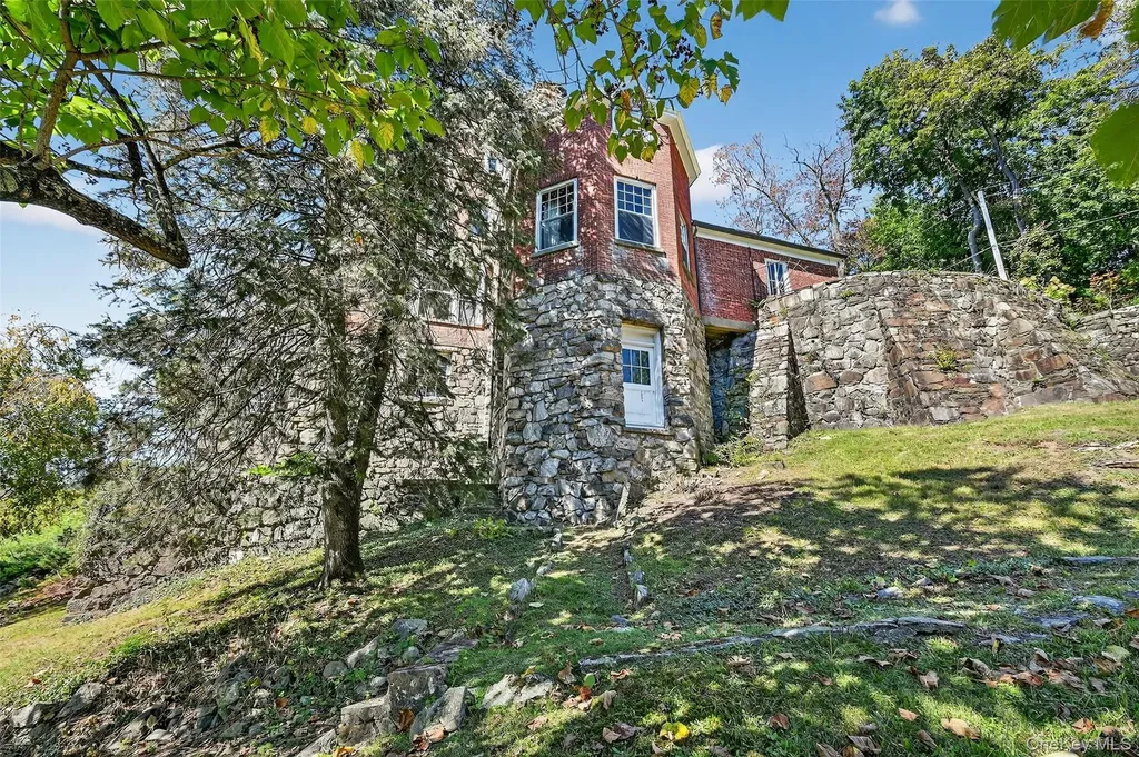74 Tower Hill Loop E Tuxedo Park NY 10987