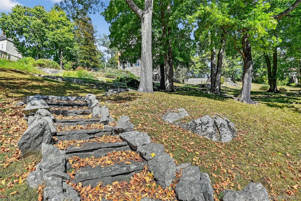 74 Tower Hill Loop E Tuxedo Park NY 10987