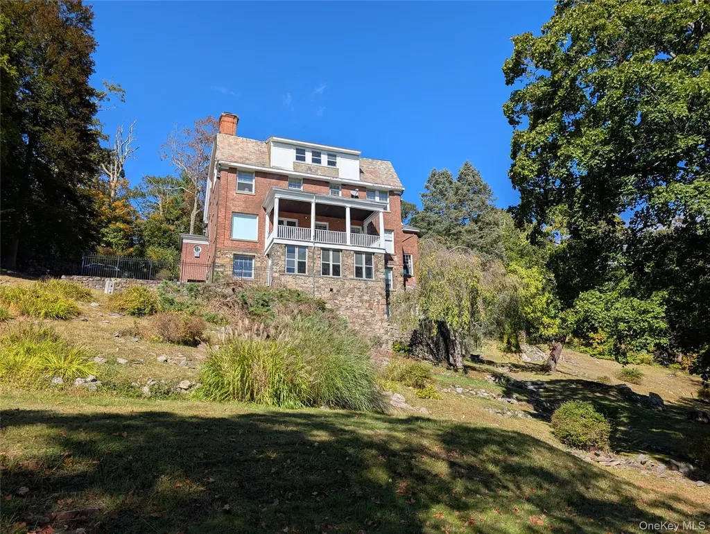 74 Tower Hill Loop E Tuxedo Park NY 10987
