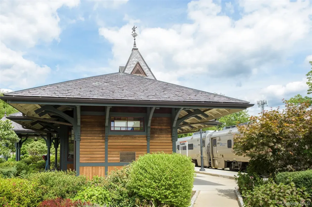 74 Tower Hill Loop E Tuxedo Park NY 10987
