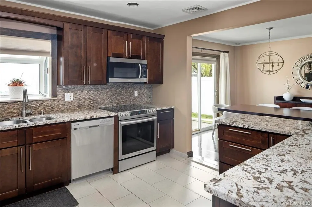 504 Saddle Ridge Road Woodmere NY 11598