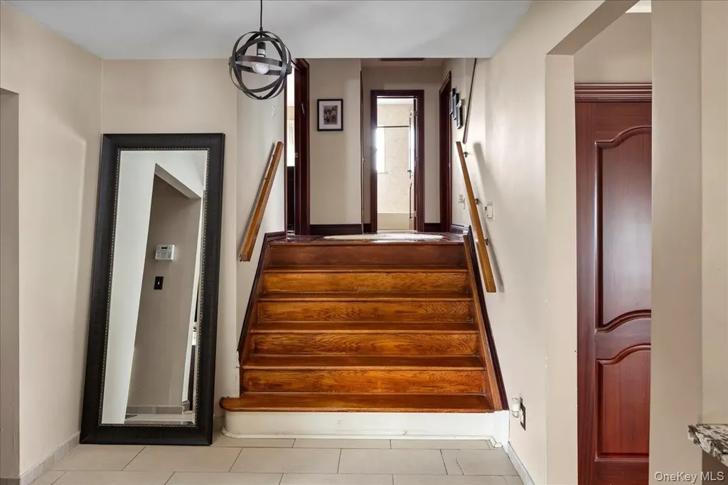 504 Saddle Ridge Road Woodmere NY 11598