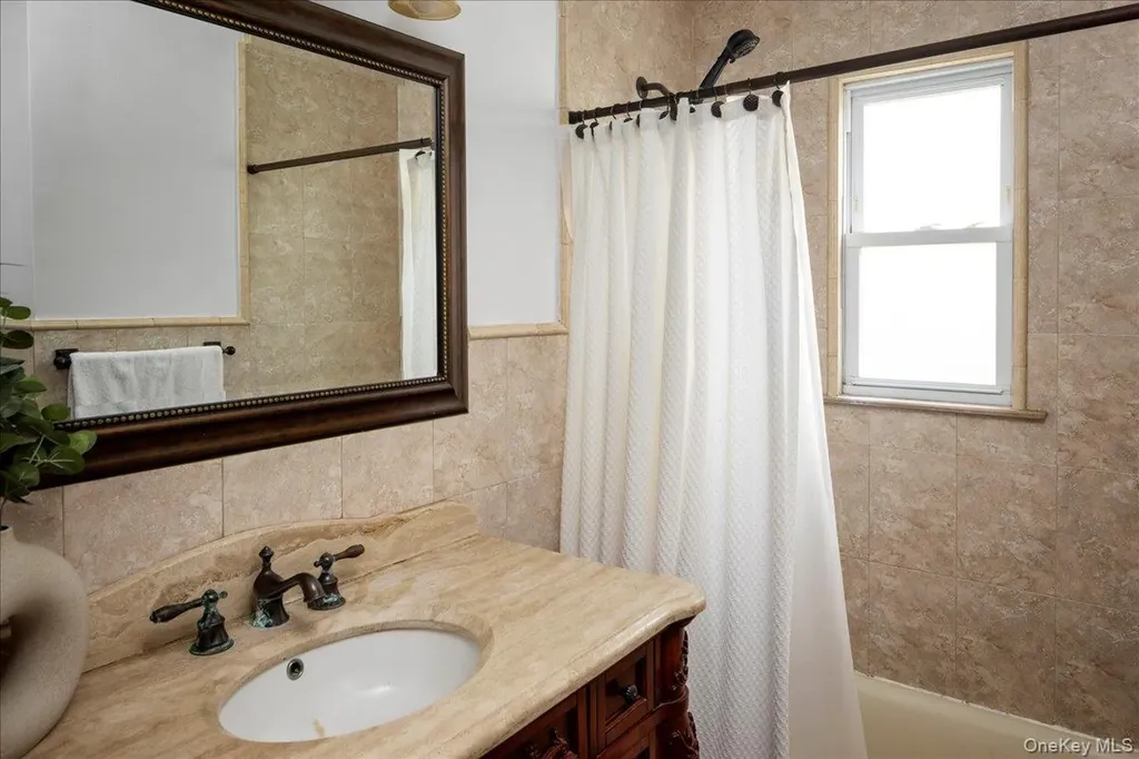 504 Saddle Ridge Road Woodmere NY 11598