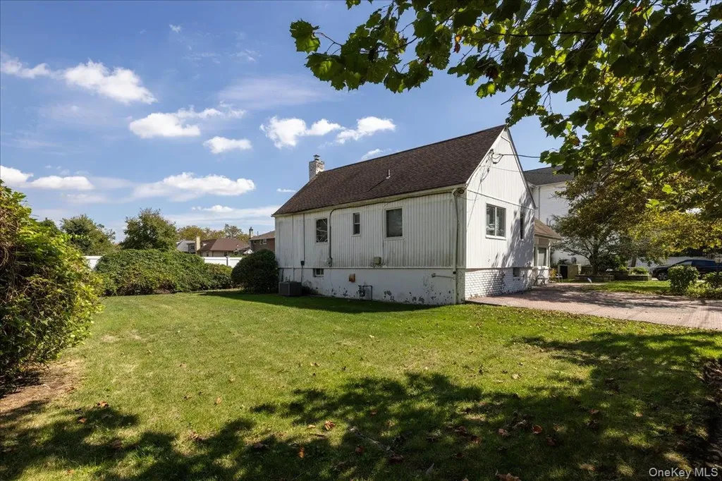 504 Saddle Ridge Road Woodmere NY 11598