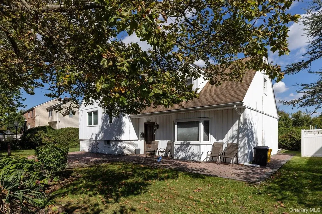 504 Saddle Ridge Road Woodmere NY 11598