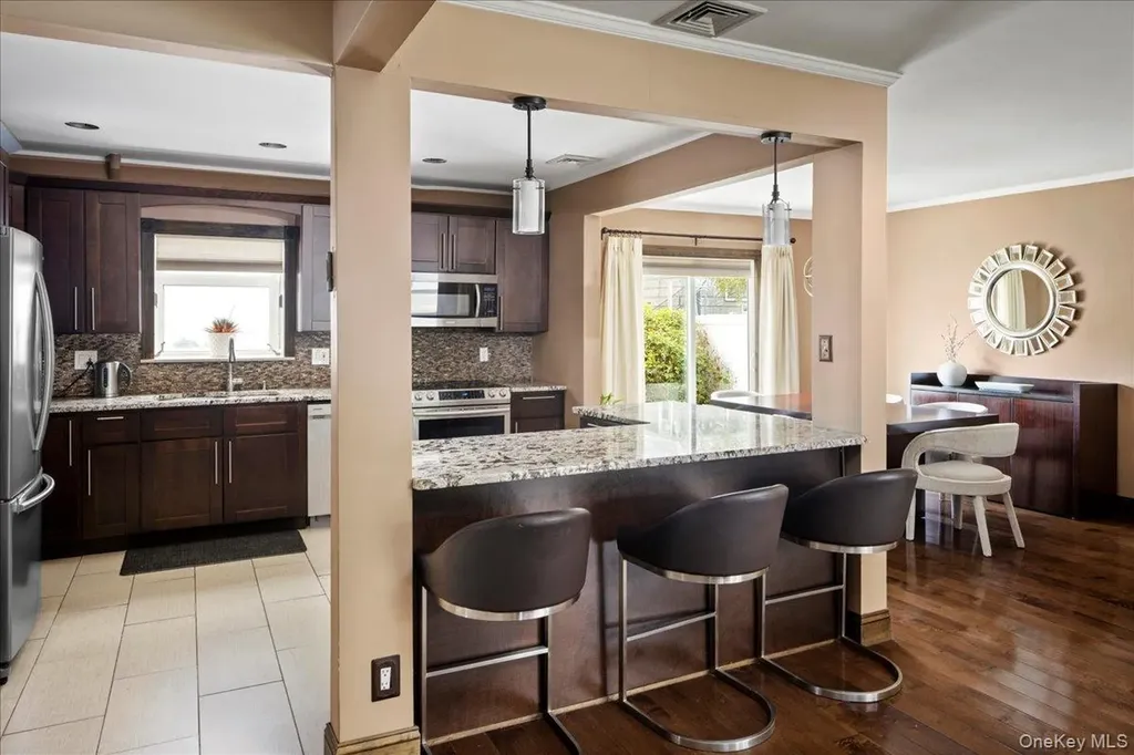 504 Saddle Ridge Road Woodmere NY 11598