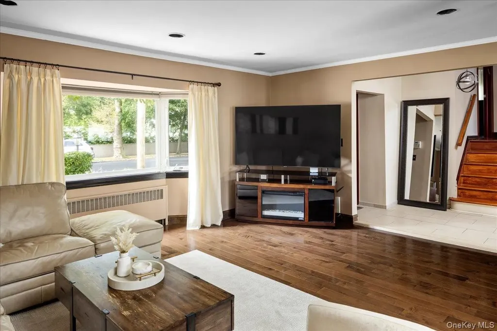 504 Saddle Ridge Road Woodmere NY 11598