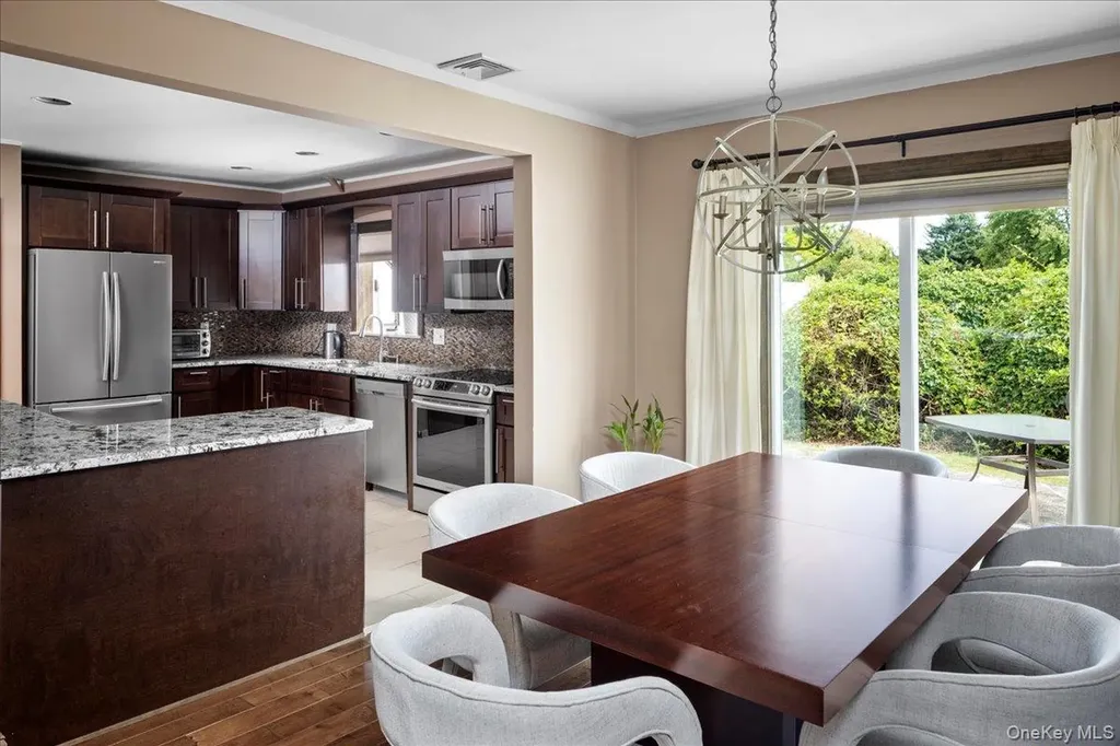 504 Saddle Ridge Road Woodmere NY 11598