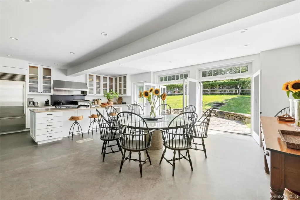 26 Ruxton Road East Hampton NY 11937