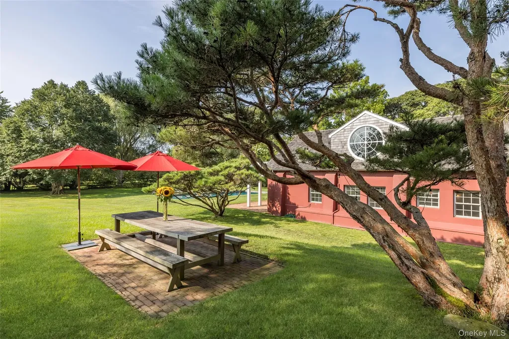 26 Ruxton Road East Hampton NY 11937