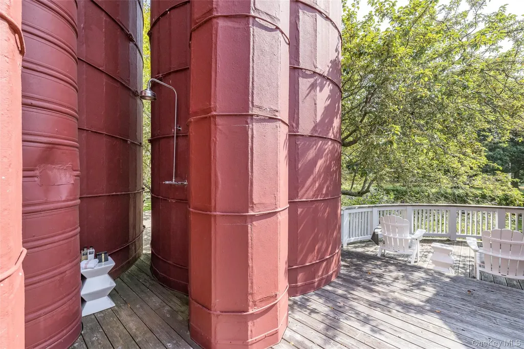 26 Ruxton Road East Hampton NY 11937