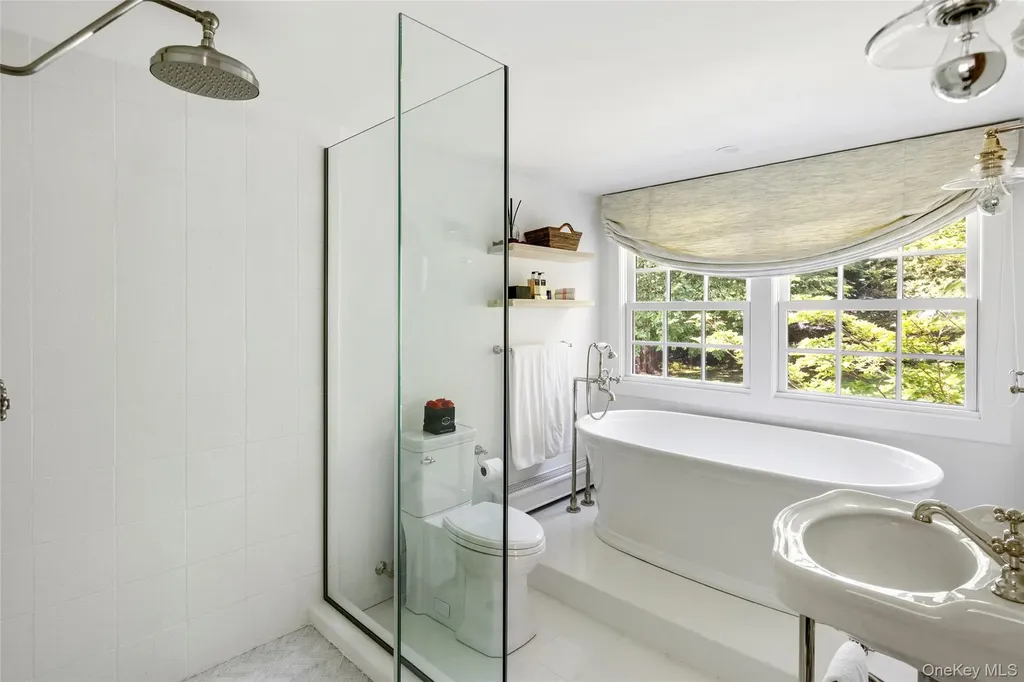 26 Ruxton Road East Hampton NY 11937
