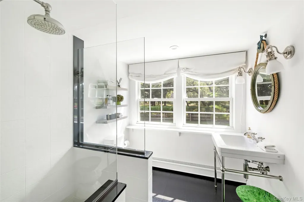 26 Ruxton Road East Hampton NY 11937