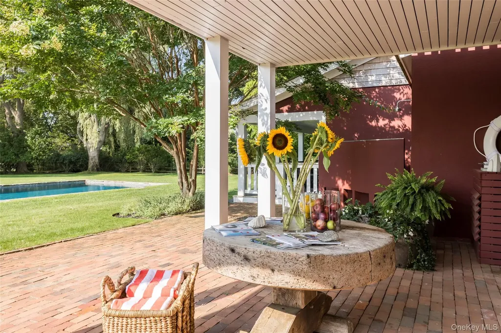 26 Ruxton Road East Hampton NY 11937