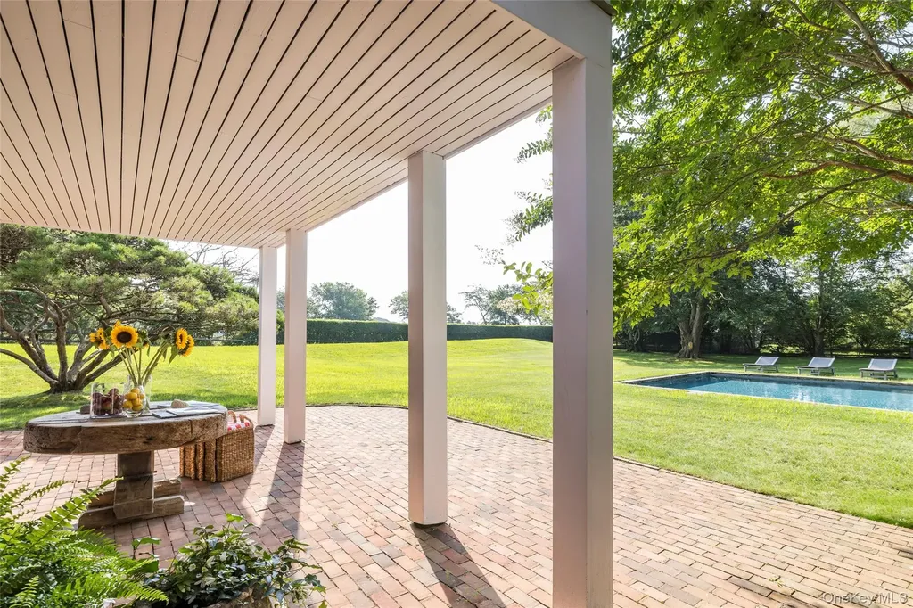 26 Ruxton Road East Hampton NY 11937