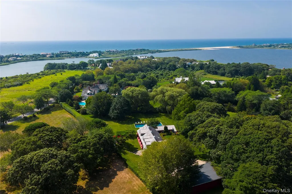 26 Ruxton Road East Hampton NY 11937
