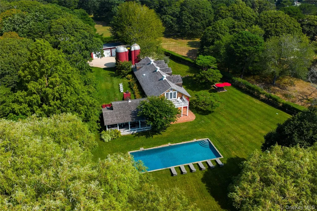 26 Ruxton Road East Hampton NY 11937