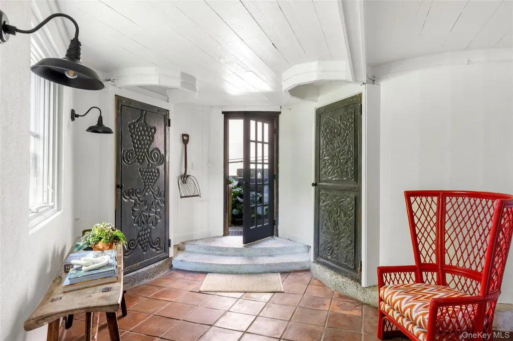 26 Ruxton Road East Hampton NY 11937
