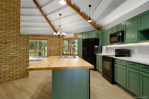 568 Oak Summit Road Millbrook NY 12545