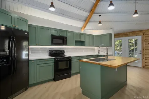 568 Oak Summit Road Millbrook NY 12545