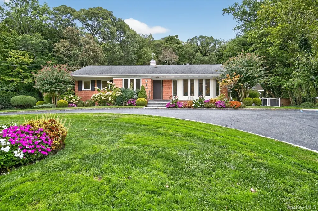634 Park Avenue Huntington NY 11743