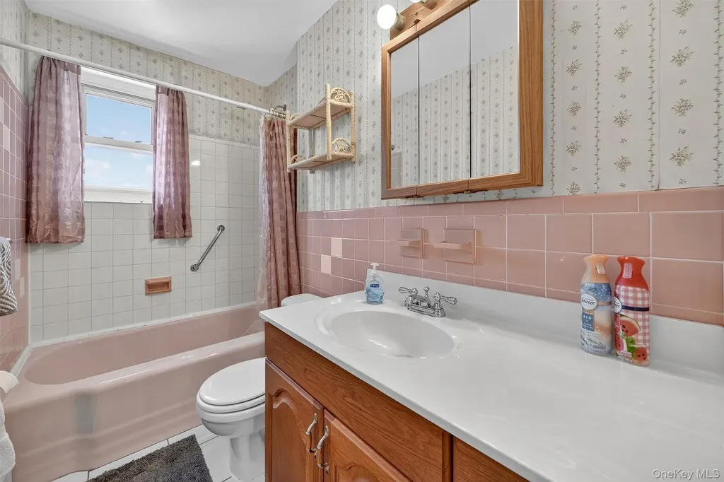 283 Calhoun Avenue Bronx NY 10465