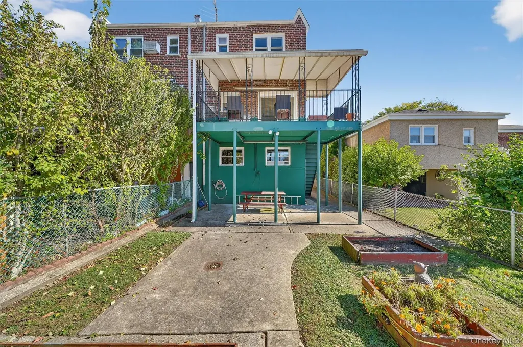 283 Calhoun Avenue Bronx NY 10465