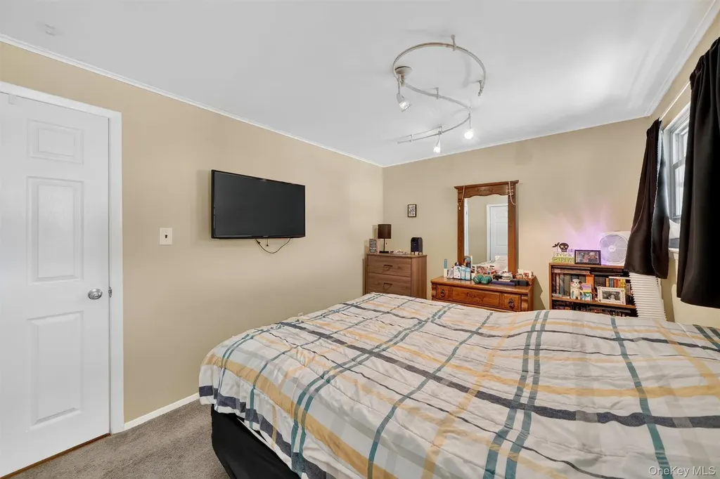 283 Calhoun Avenue Bronx NY 10465