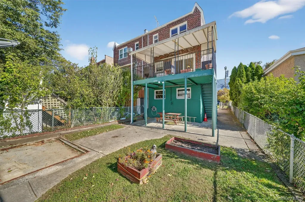 283 Calhoun Avenue Bronx NY 10465
