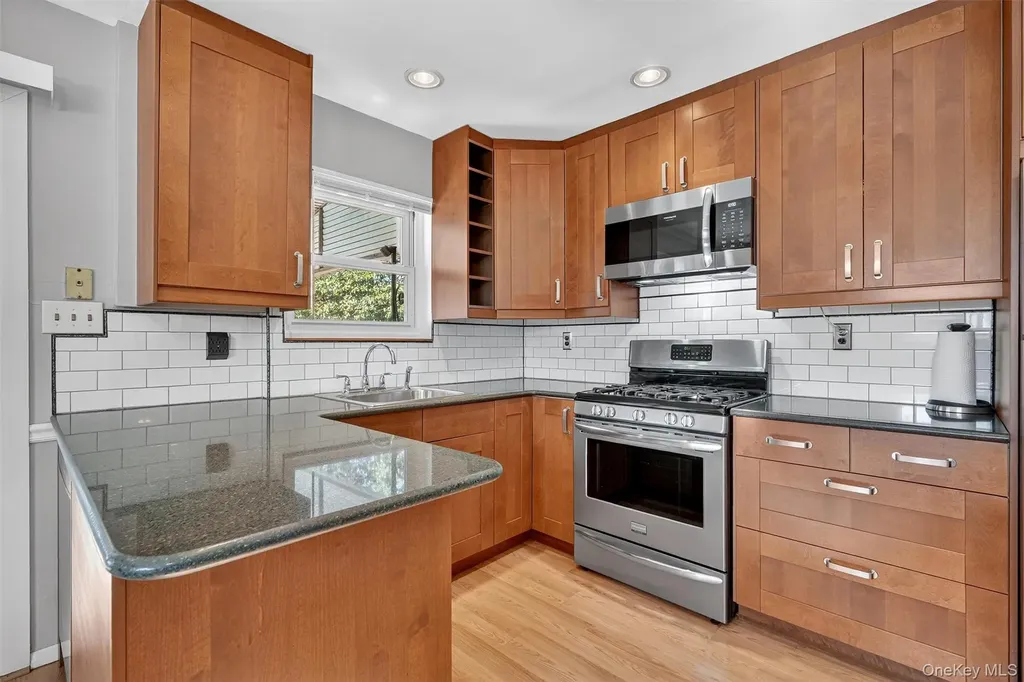 283 Calhoun Avenue Bronx NY 10465