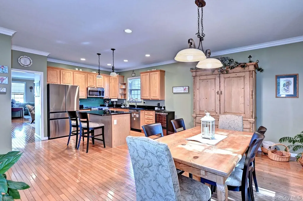 410 Mystic Way Bay Shore NY 11706