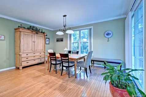 410 Mystic Way Bay Shore NY 11706