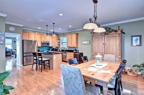 410 Mystic Way Bay Shore NY 11706