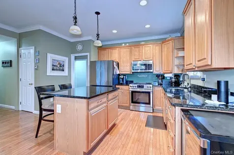 410 Mystic Way Bay Shore NY 11706