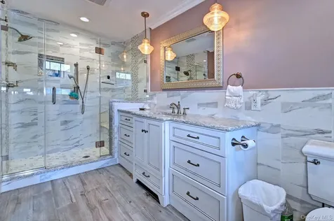 410 Mystic Way Bay Shore NY 11706