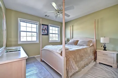 410 Mystic Way Bay Shore NY 11706