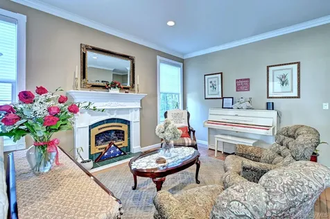 410 Mystic Way Bay Shore NY 11706