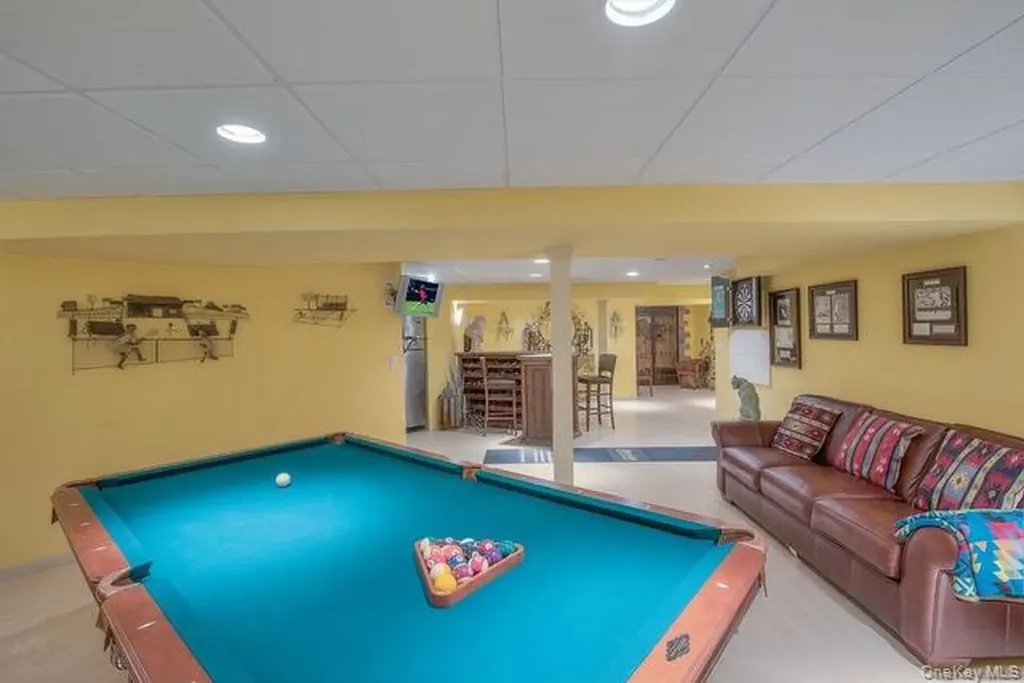 26 Quarter Court Westhampton NY 11977
