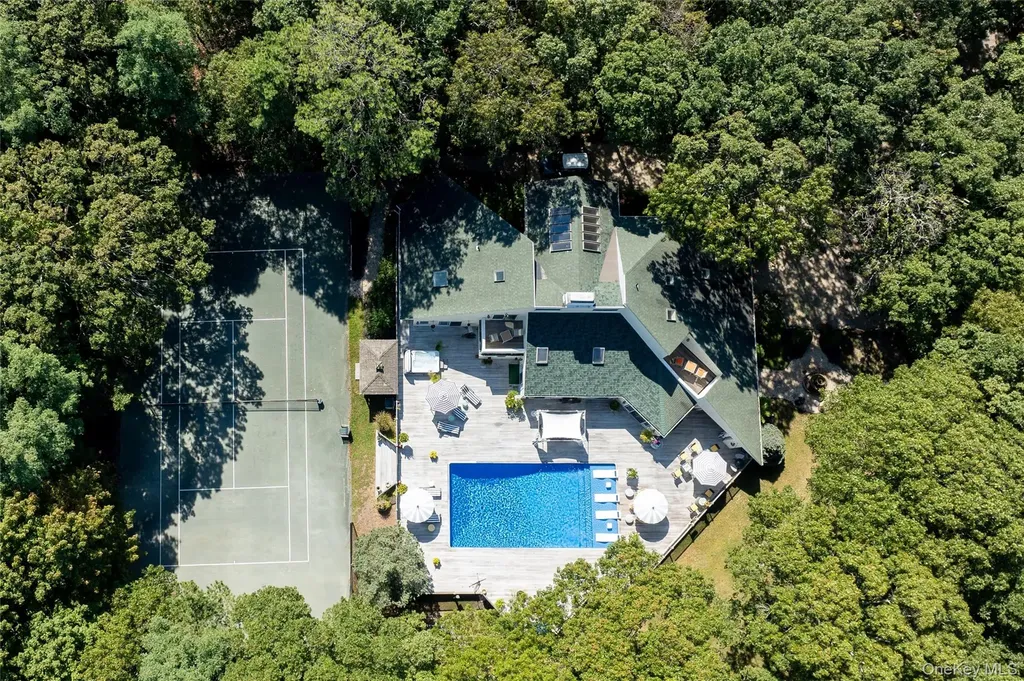 26 Quarter Court Westhampton NY 11977