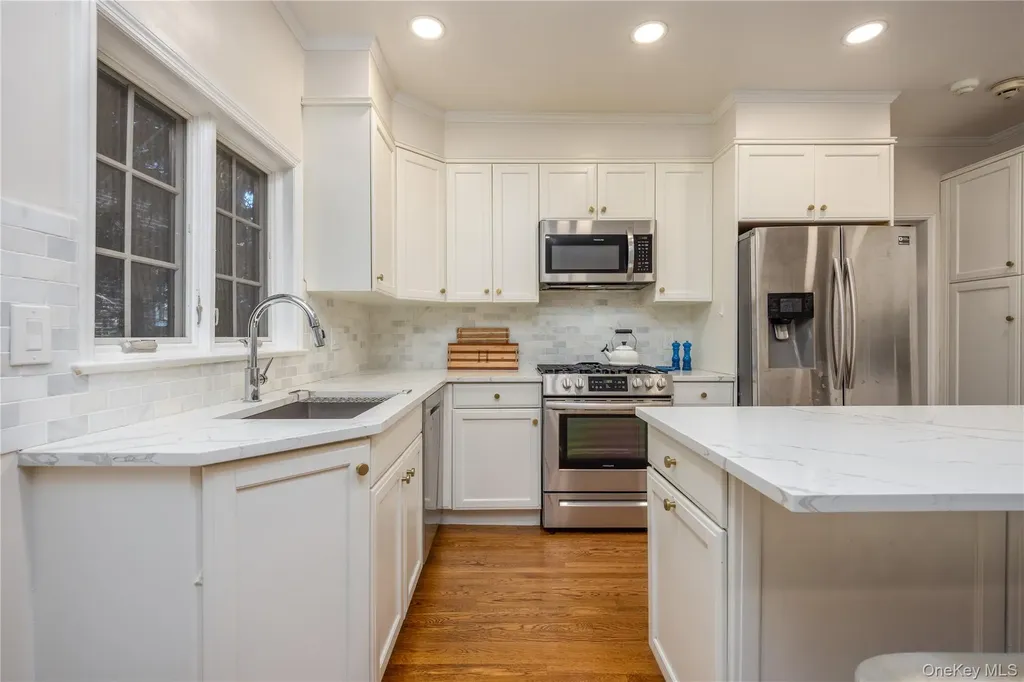 209 Pondfield Road W Bronxville NY 10708