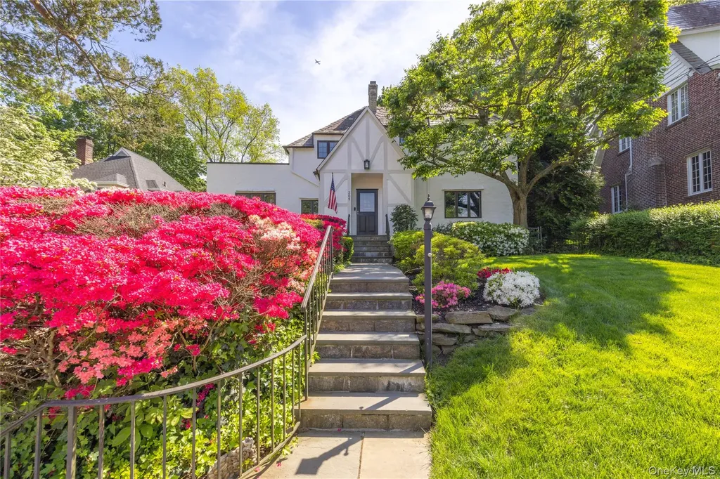 209 Pondfield Road W Bronxville NY 10708