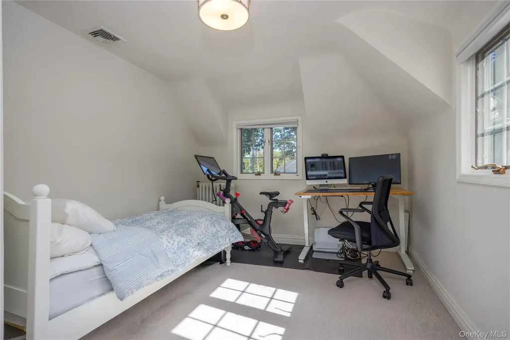209 Pondfield Road W Bronxville NY 10708