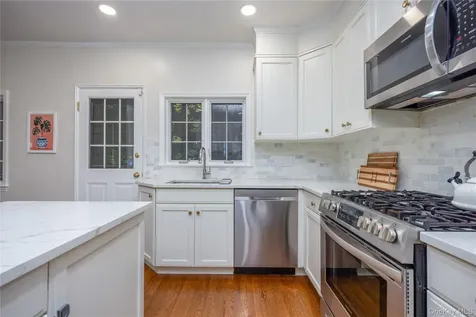 209 Pondfield Road W Bronxville NY 10708